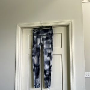 Athleta XS Blue &White Leggings